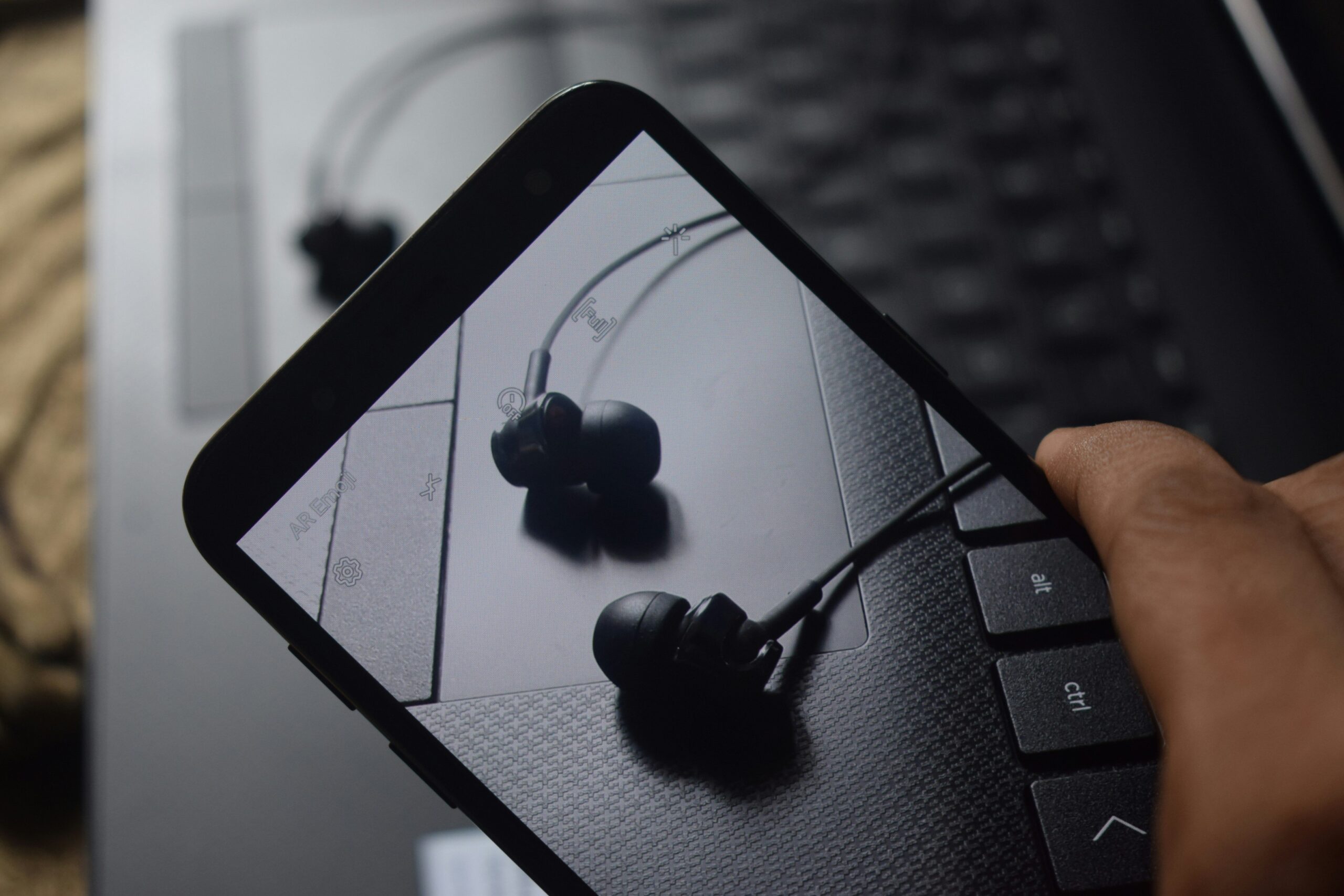 Comparison table showing processor speed, display type, and battery life of three gaming tablets