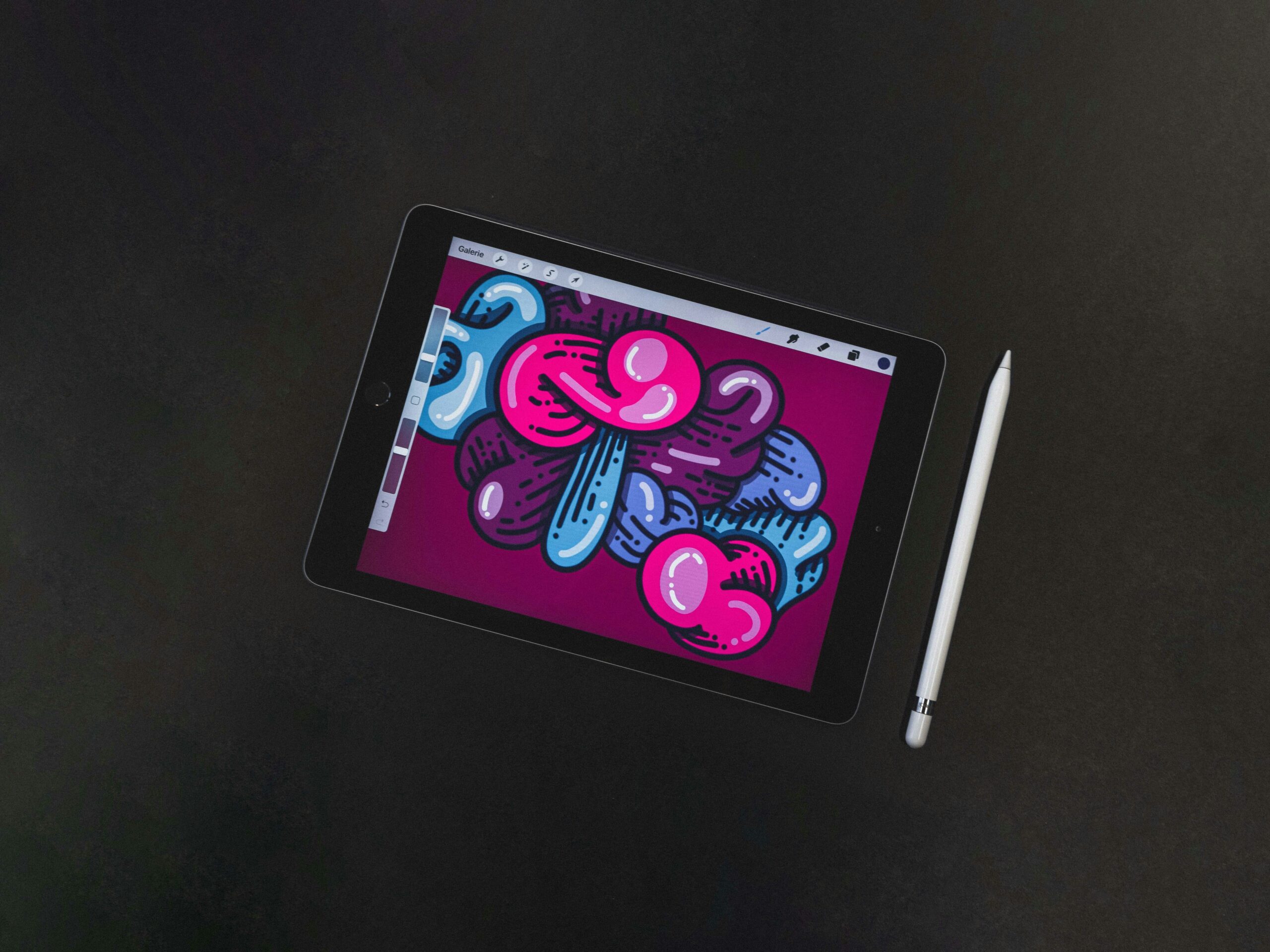 Image comparing Samsung Galaxy Tab S9 Ultra and iPad Pro side by side.