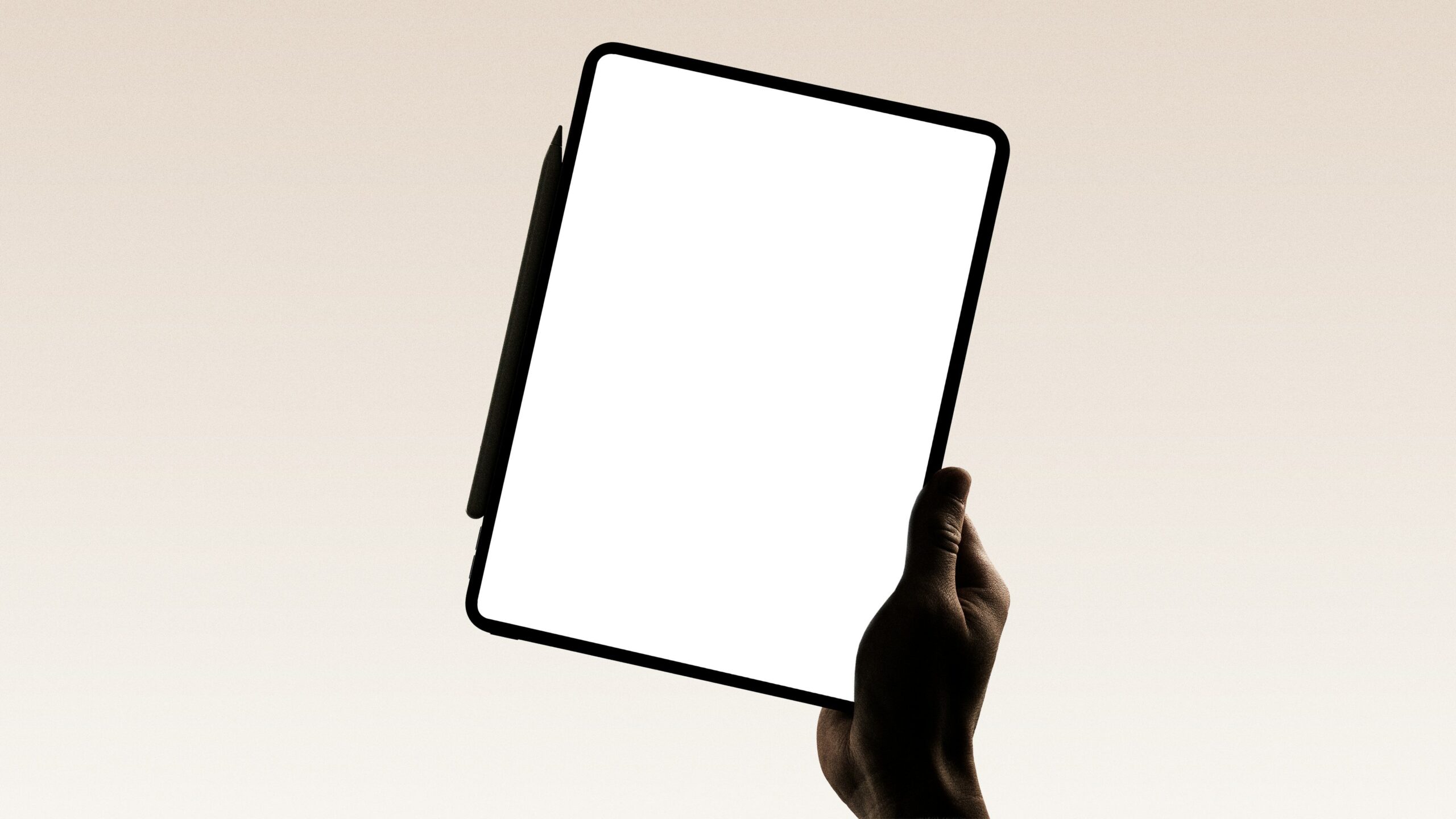 A gamer using a tablet outdoors with no visible glare
