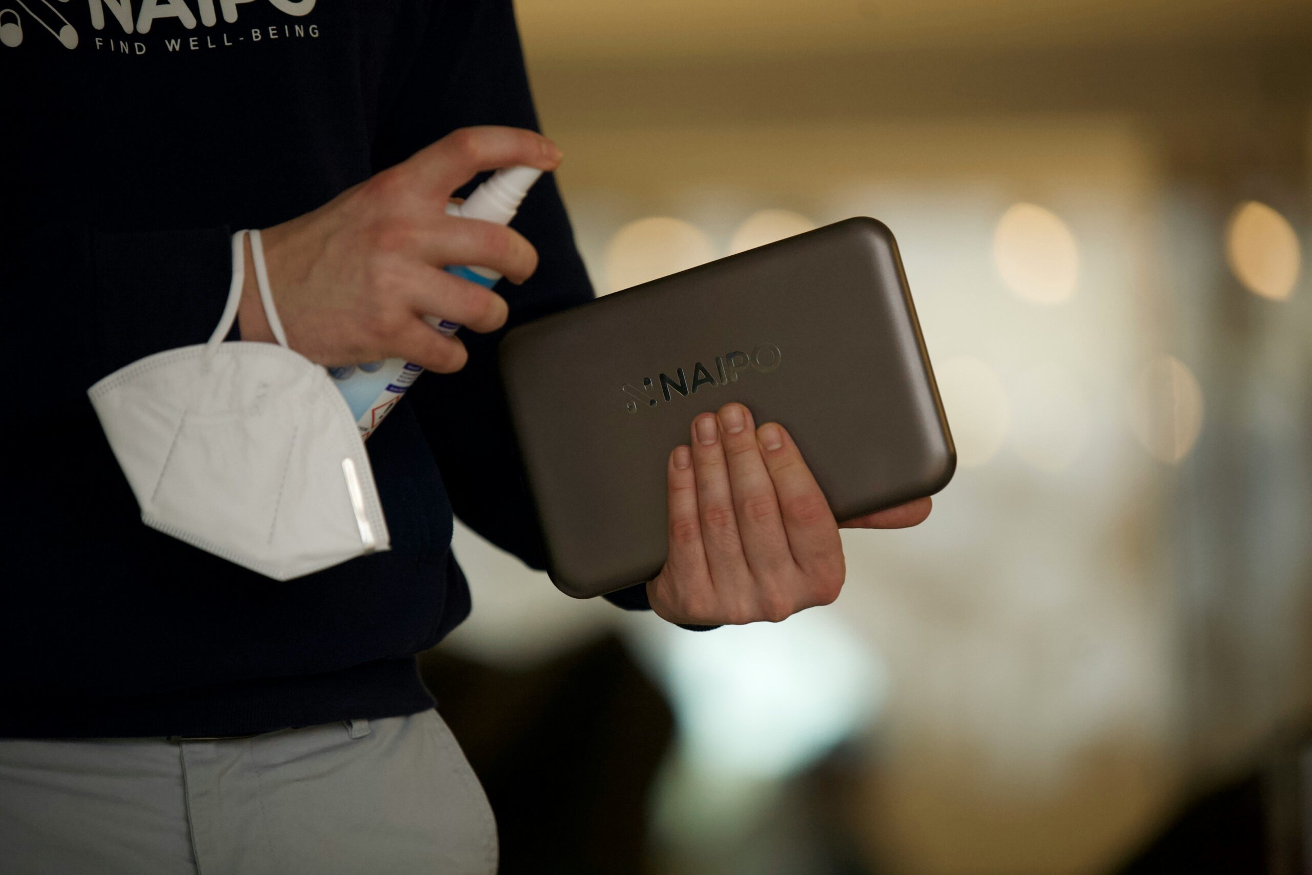 Illustration of poor tablet grip causing strain