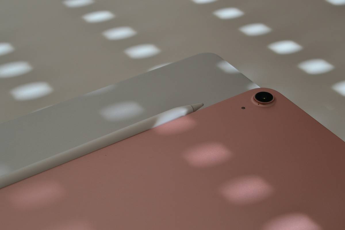 A cracked gaming tablet screen showing damage from a fall