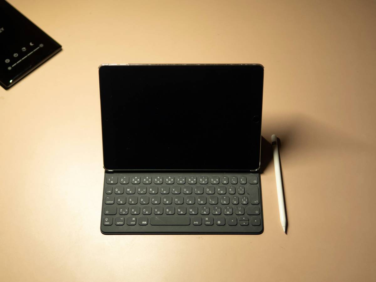 Diagram illustrating ideal seated position and controller angle